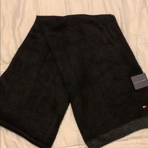 Tommy Hilfiger scarf